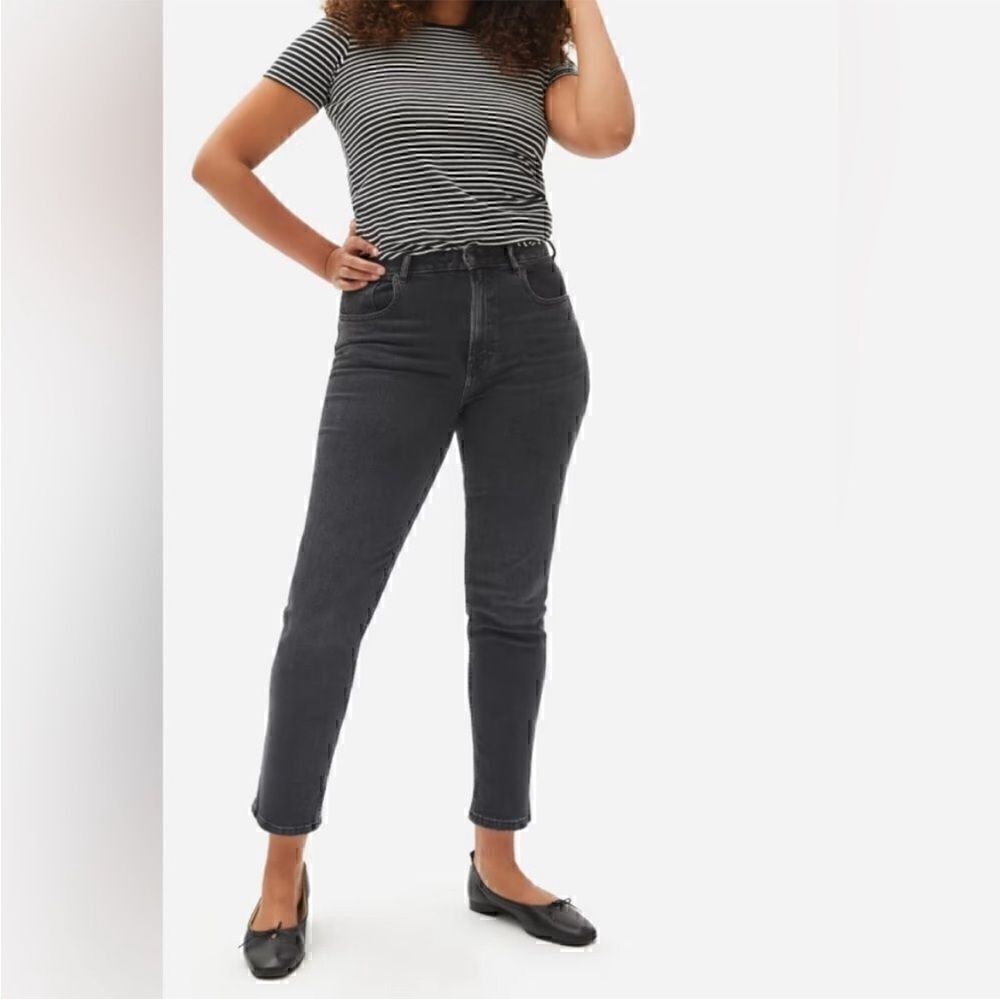 Everlane The Curvy Cheeky® Straight Jean in Washed Black Size 27 Crop